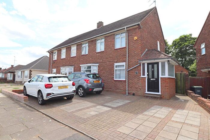 3 Bedroom Semi Detached House For Sale In Exton Avenue, Round Green, Luton, Bedfordshire, LU2