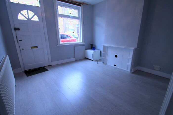 2 Bedroom House To Rent In Tavistock Crescent, Luton, LU1