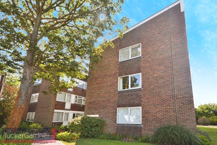 2 Bedroom Flat To Rent In Kensington Court, Cambridge, CB5