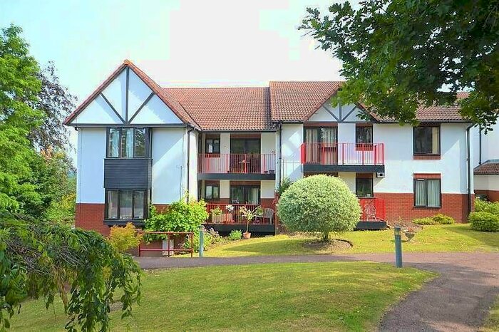 1 Bedroom Flat To Rent In Woodlands Court, The Mount, Woking, GU21