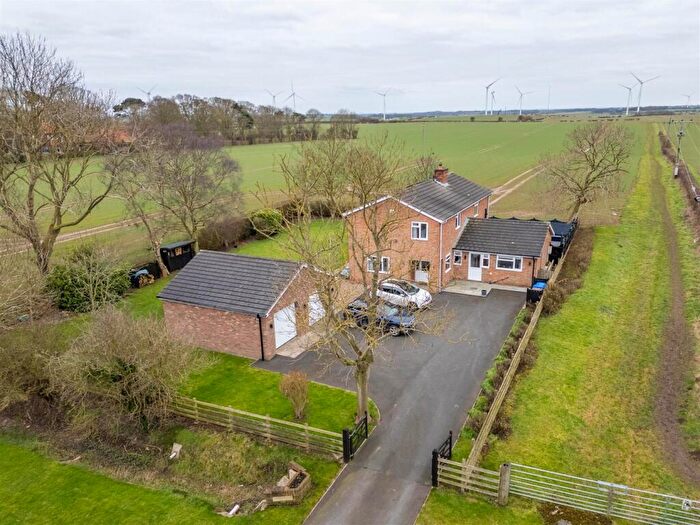 4 Bedroom Detached House For Sale In Rectory Road, Roos, HU12