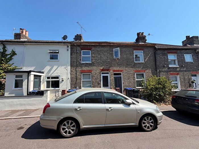 2 Bedroom Terraced House For Sale In Highfield Road, Salisbury, SP2