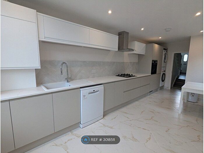 4 Bedroom Detached House To Rent In Glenwood Road, London, N15