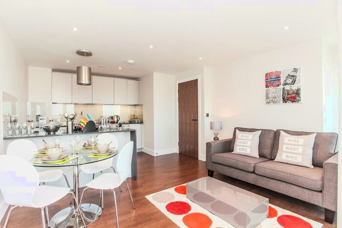 1 Bedroom Flat To Rent In Whitechapel High Street, Aldgate, London, E1