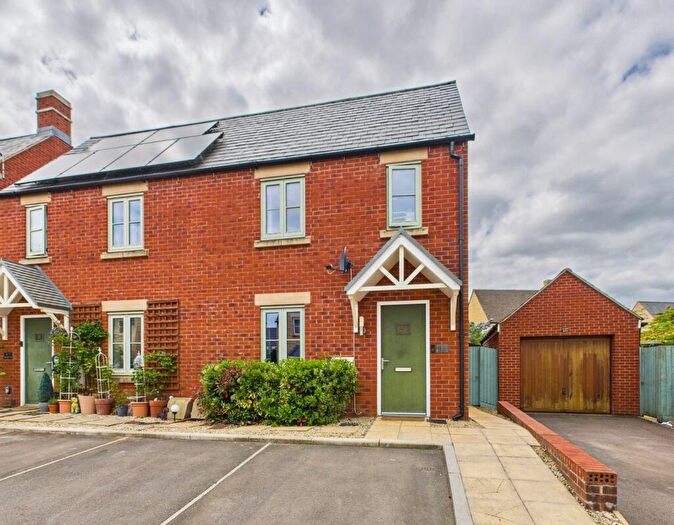 3 Bedroom Semi-Detached House For Sale In Beechcraft Road, Upper Rissington, GL54