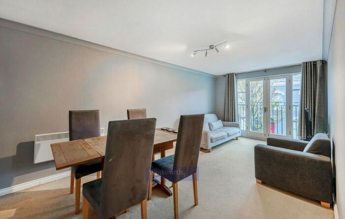 2 Bedroom Flat To Rent In Combermere Road, London, SW9