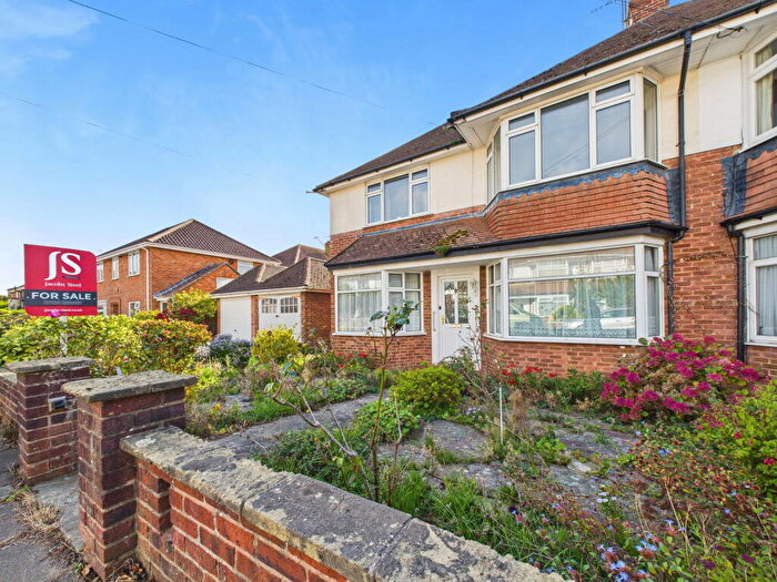 2 Bedroom Flat For Sale In Chesham Close, Goring By Sea, Worthing, BN12
