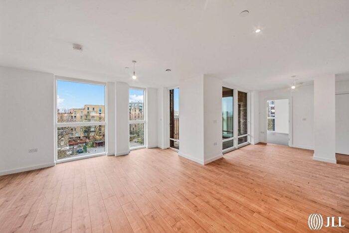 3 Bedroom Flat To Rent In Munton Road, London, SE17