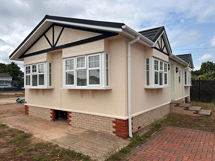 2 Bedroom Mobile/park Home For Sale In Rookery Drove, Beck Row, Bury St. Edmunds, IP28