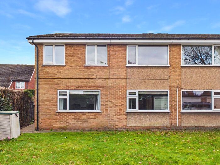 2 Bedroom Maisonette For Sale In Grafton Avenue, Woodthorpe, Nottingham, NG5