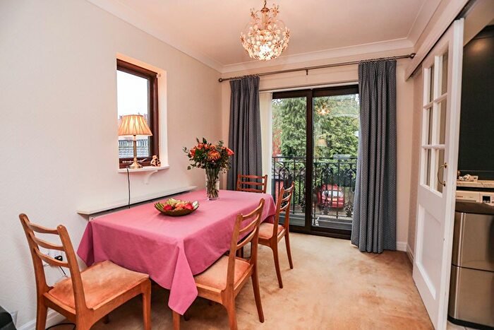 2 Bedroom Flat For Sale In Princes Road, Heaton Mersey, Stockport, SK4
