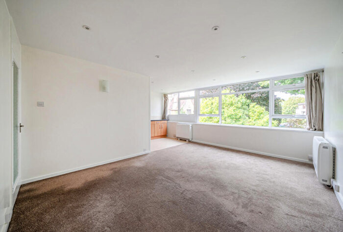 2 Bedroom Apartment For Sale In Cotham Road, Bristol, BS6