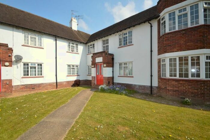 2 Bedroom Flat To Rent In Buckfield Court, Bathurst Walk, Iver, Buckinghamshire, SL0