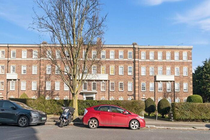 3 Bedroom Flat To Rent In Brampton Grove, London, NW4
