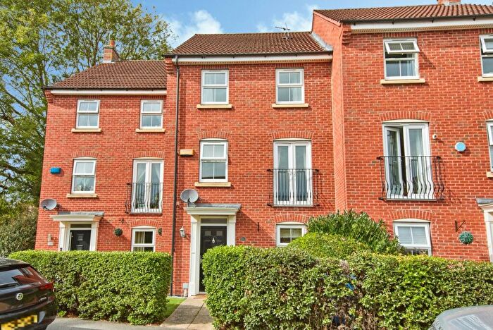 4 Bedroom Town House For Sale In Prestwick Way, Derby, Derbyshire, DE73