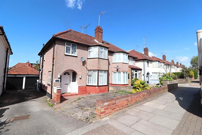 3 Bedroom Semi Detached House For Sale In Crest Road, London, NW2