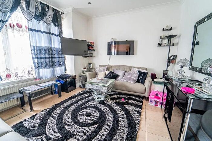 3 Bedroom Terraced House To Rent In Salisbury Road, Southall, Greater London, UB2