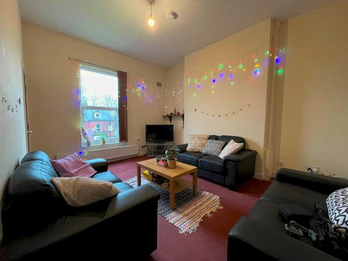 4 Bedroom Semi-Detached House To Rent In Wilkinson Street, Sheffield, S10