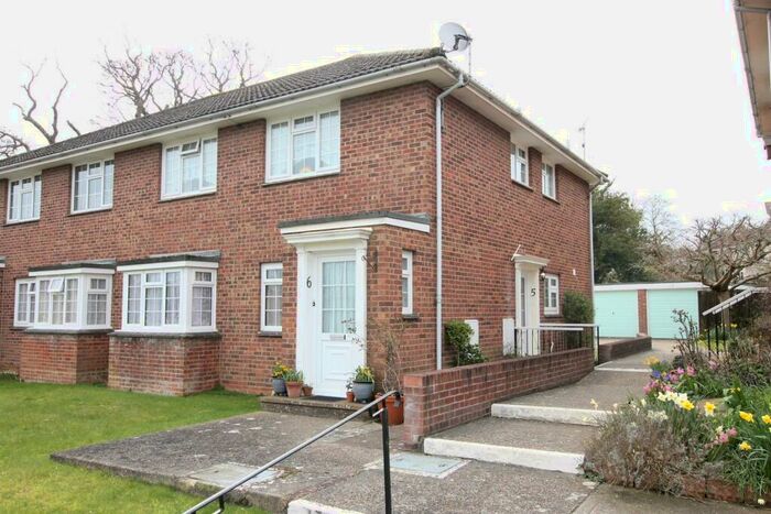 2 Bedroom Apartment To Rent In Shide Road, Newport, PO30