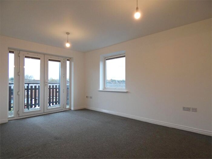 2 Bedroom Flat To Rent In Canalside, Radcliffe, Manchester, M26