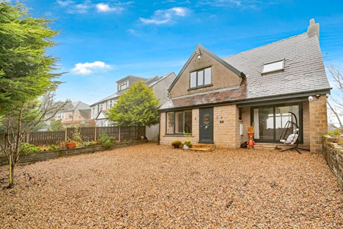 4 Bedroom Detached House For Sale In Duchy Avenue, Bradford, BD9