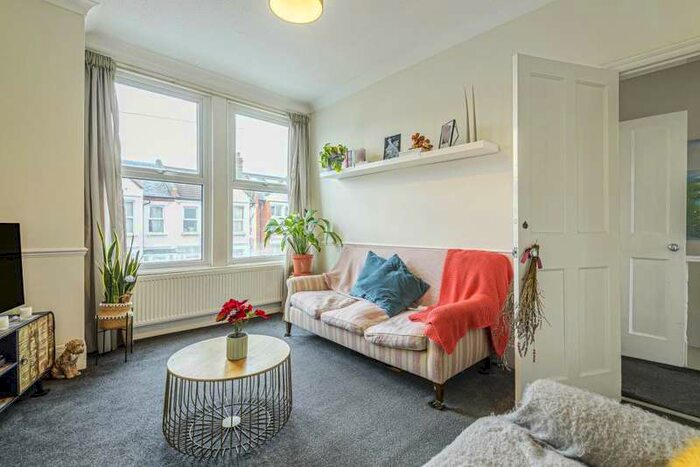 1 Bedroom Maisonette Flat To Rent In Wimbledon, Greater London, SW19
