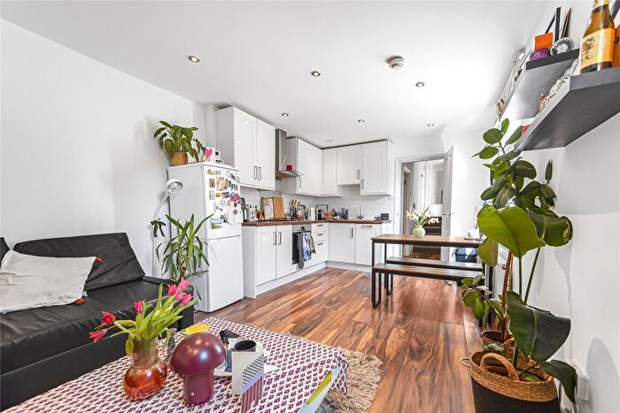 3 Bedroom Flat To Rent In Landor Road, Clapham, SW9