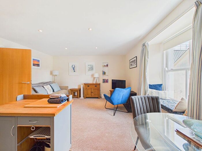 1 Bedroom Flat For Sale In Upper Frog Street, Tenby, SA70