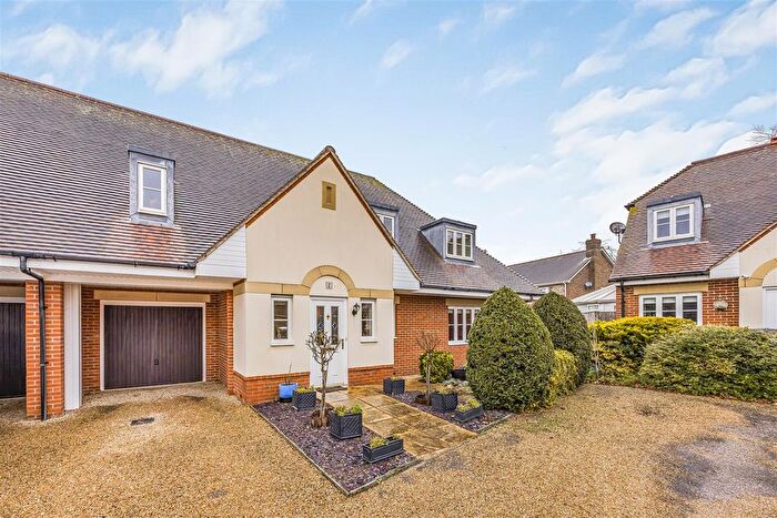 4 Bedroom Semi Detached House For Sale In Clarendon Close, Denmead, PO7