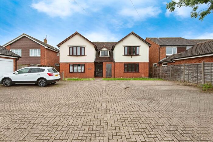 2 Bedroom Flat For Sale In Old Hale Way, Hitchin, Hertfordshire, SG5