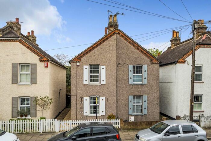 2 Bedroom Semi-Detached House To Rent In Recreation Road Bromley, BR2