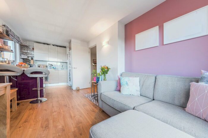 2 Bedroom Flat To Rent In Colorado Building, Deals Gateway, Deptford, London, SE13