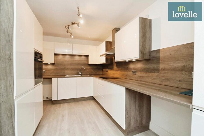 2 Bedroom Flat For Sale In Grosvenor Crescent, Grimsby, DN32
