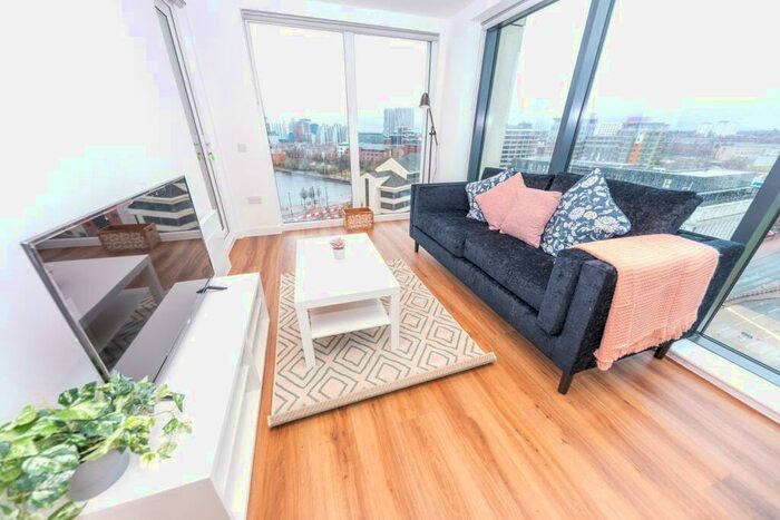 2 Bedroom Flat To Rent In The Gateway, Trafford Road, Salford, M5