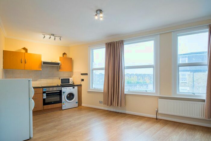1 Bedroom Flat To Rent In Bedford Hill, London, SW12