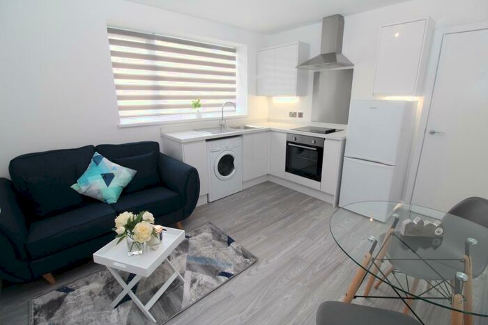 1 Bedroom Flat To Rent In Connaught Road, Roath, Cardiff, CF24