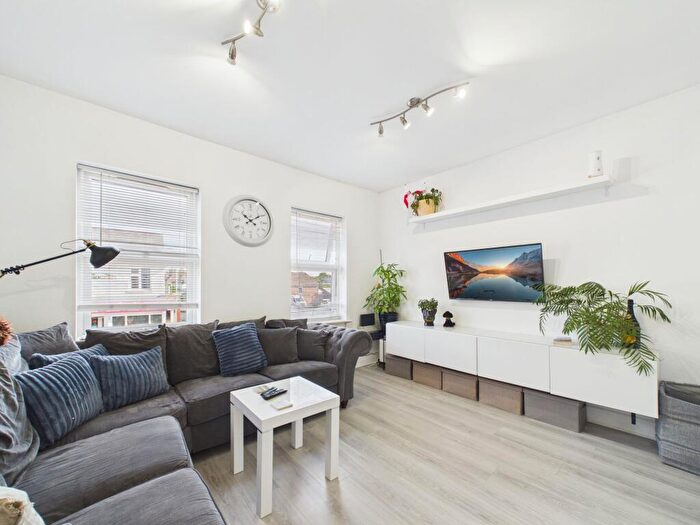 1 Bedroom Flat For Sale In School Road, Tilehurst, RG31
