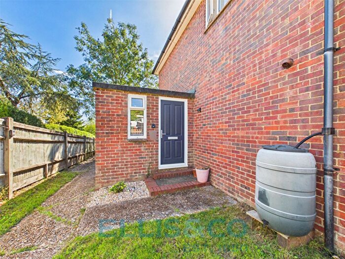 2 Bedroom Maisonette For Sale In Hartley Road, Cranbrook, Kent, TN17