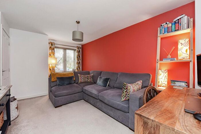 2 Bedroom Semi-Detached House For Sale In Otter Walk, Petersfield, Hampshire, GU32