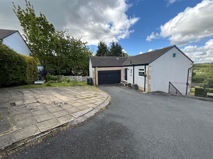 4 Bedroom Detached House For Sale In St. Marys Close, Wyke, Bradford, BD12