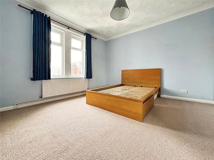 1 Bedroom Flat To Rent In Shirley Park Road, Southampton, Hampshire, SO16