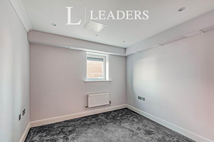 2 Bedroom Apartment To Rent In Kings Gate, Horsham, RH12