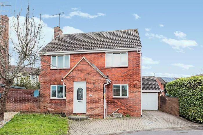 3 Bedroom Detached House To Rent In Goldsborough Close, Eastleaze, Swindon, SN5