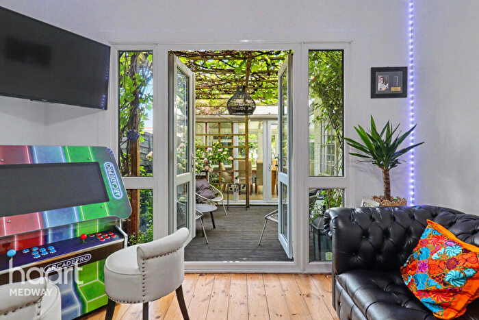 4 Bedroom Semi-Detached House For Sale In Maidstone Road, Chatham, ME4