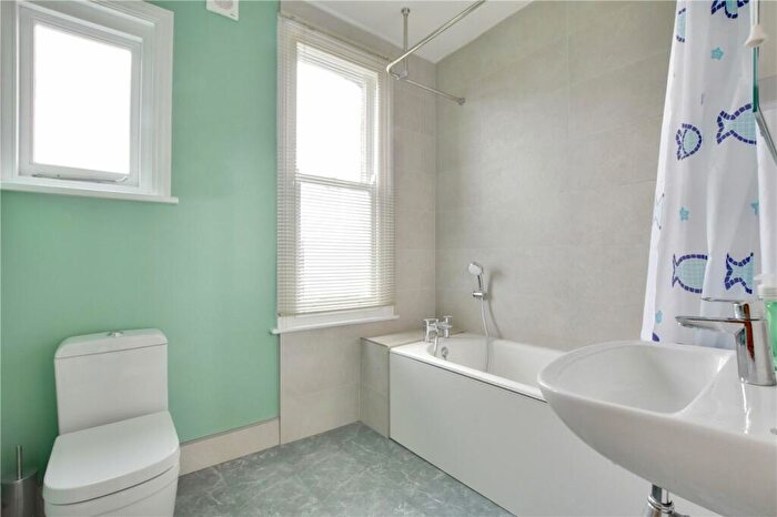3 Bedroom End Of Terrace House For Sale In Chalcroft Road, Hither Green, London, SE13