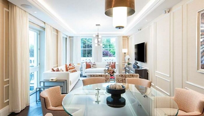 3 Bedroom Flat To Rent In Prince Of Wales Terrace, London, W8