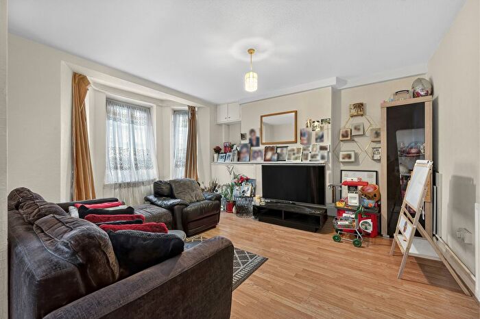 3 Bedroom Flat For Sale In Kentwell Close, Turnham Road, London, SE4