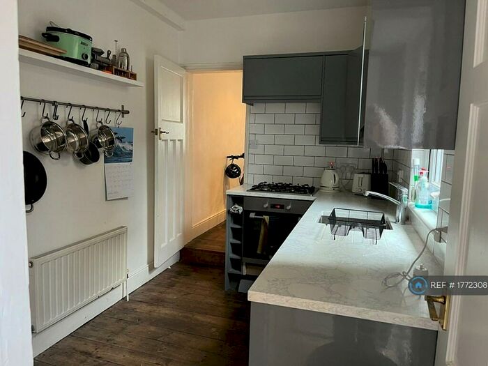 2 Bedroom Terraced House To Rent In Globe Road, London, E2