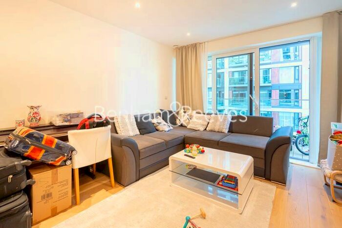 2 Bedroom Flat To Rent In Duke Of Wellington Avenue, Royal Arsenal Riverside, SE18