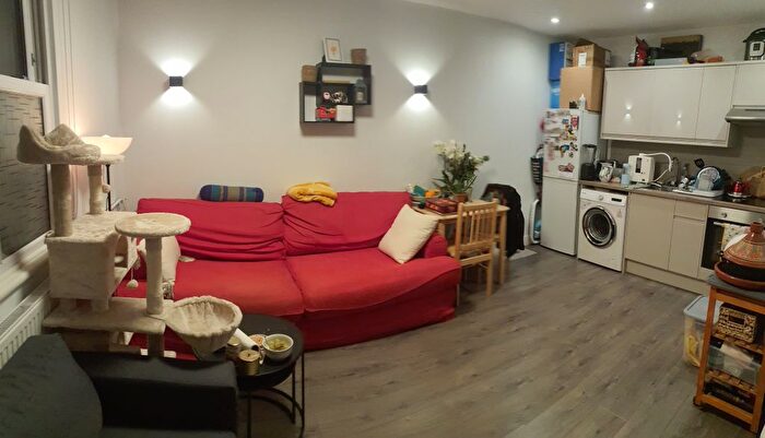 1 Bedroom Flat To Rent In Cricklewood Lane, London, NW2